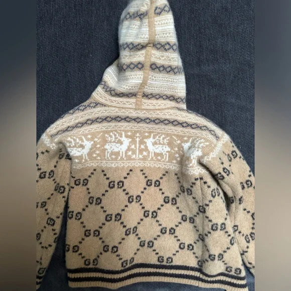 My 4yr old has out grown this holiday sweater. - Picture 3 of 5